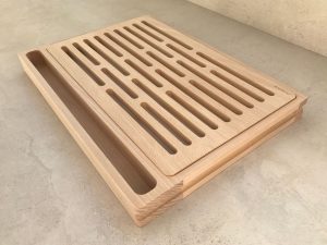 Planche à pain range-couteau